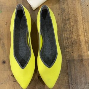 Rothy’s yellow merino point 8